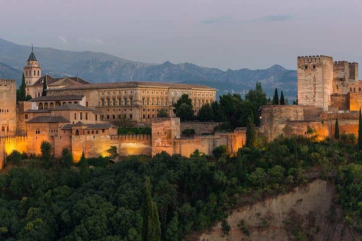 Tour a piedi del patrimonio ebraico di Granada