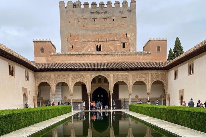 Tour en grupo de La Alhambra, Generalife, Alcazaba, Carlos V — foto 5