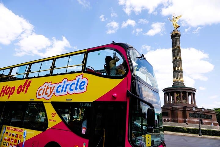 Berlin Stadt Hop-on Hop-off Tour mit optionaler Bootsfahrt — Foto 3