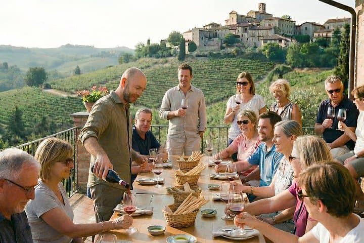 Kleingruppen-Weinprobe in Barolo in Alba und den Hügeln von Piemont — Foto 2