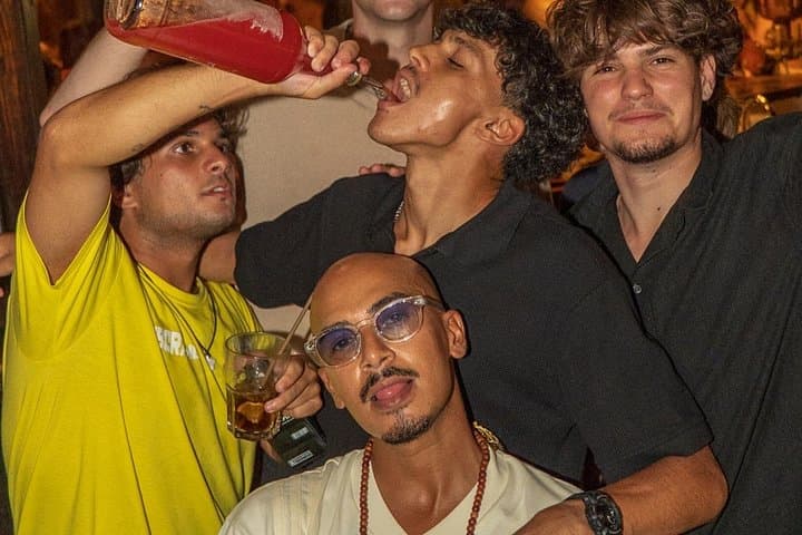Divertente Pub Crawl a Nizza con Shot Gratuiti e Ingresso in Nightclub — foto 4