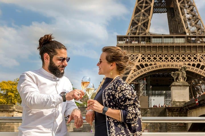 Crucero de degustación de champán por el río Sena en París — foto 1