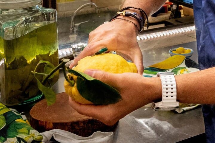Amalfi Limoncello Tour, Verkostungsgutschein oder Herstellungskurs — Foto 3