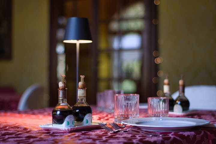 Modena: Geführte Tour durch eine Acetaia mit Balsamico-Verkostung — Foto 4
