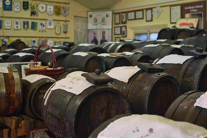 Modena: Geführte Tour durch eine Acetaia mit Balsamico-Verkostung — Foto 5