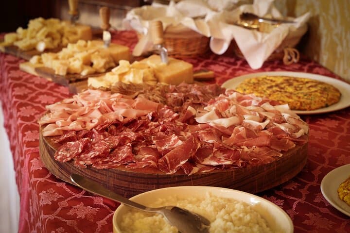 Modena: Geführte Tour, Aceto-Verkostung und „Balsamico-Mittagessen“