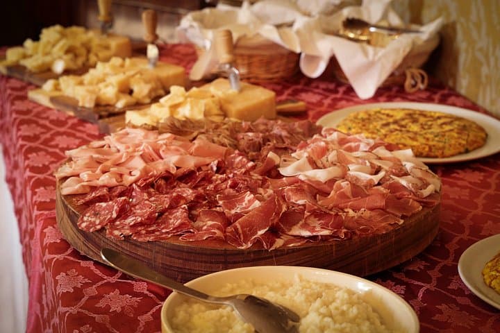 Modena: Tour Guidato, Degustazione di Aceto e “Pranzo Balsamico”