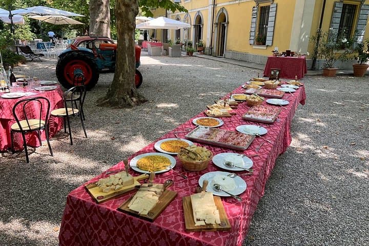 Modena: Tour Guidato, Degustazione di Aceto e “Pranzo Balsamico” — foto 2