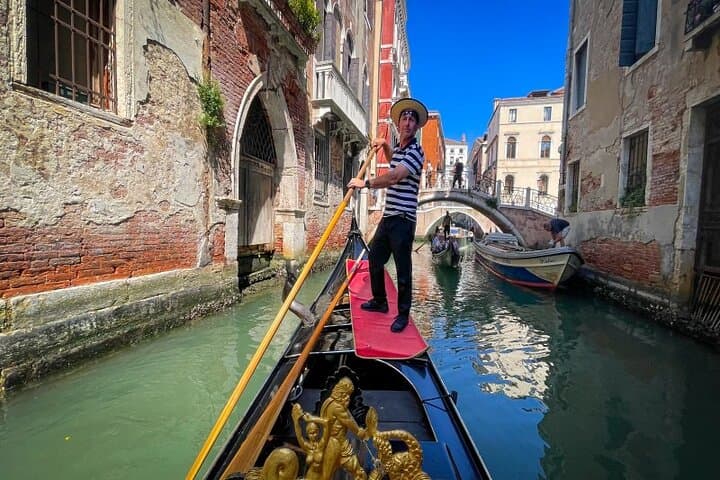 Gita in Gondola Semi Privata di 30 Minuti attraverso Venezia — foto 4