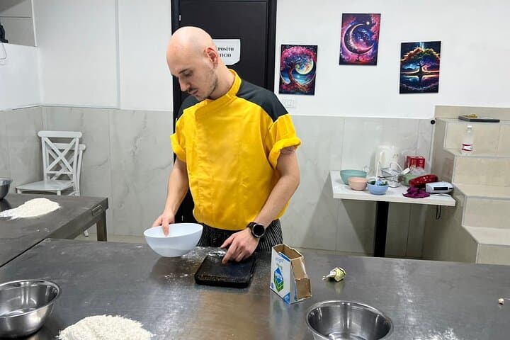 Pizza-Teig und San Marzano Soße Kochkurs in Neapel — Foto 5