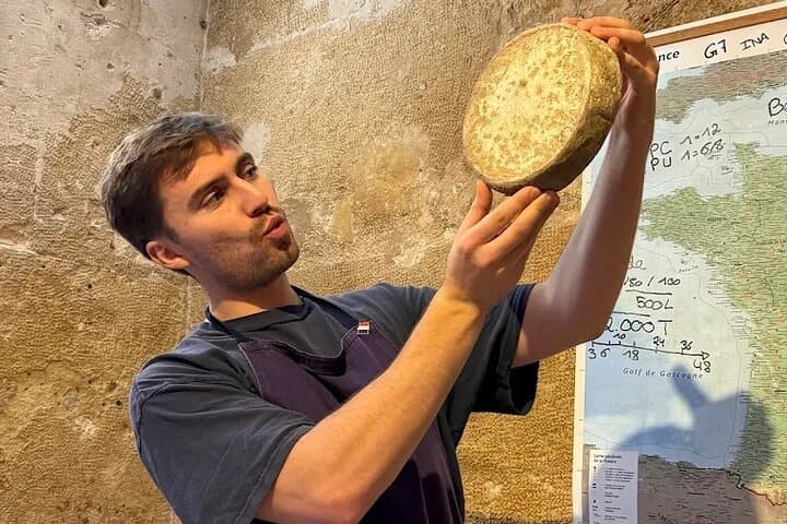 Käse- und Weinverkostung in Montmartre