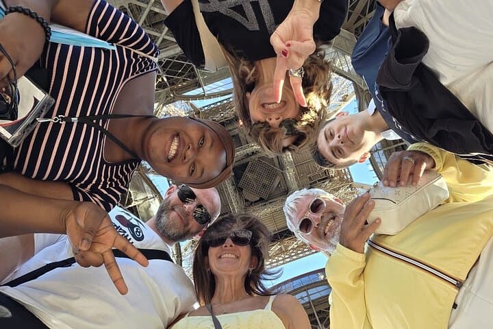 Tour di Gruppo con Accesso Riservato alla Sommità della Torre Eiffel
