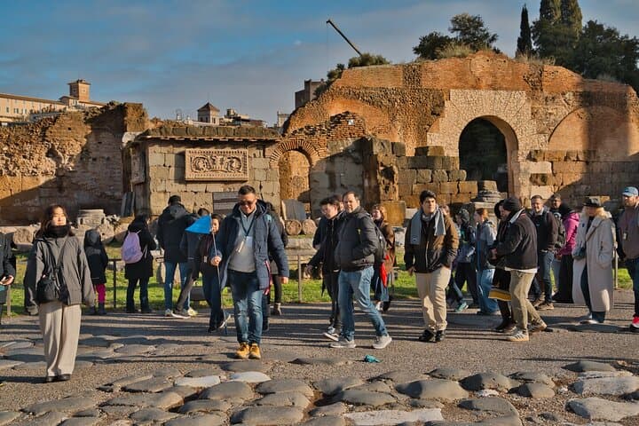 Geführte Tour durch das Kolosseum mit Arena, Forum Romanum und Palatin — Foto 4