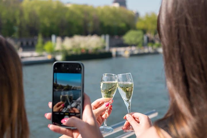 Bateaux Mouches® Sightseeing Cruise in Paris — Foto 5
