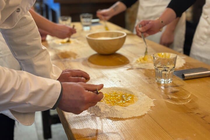 Florenz: Tiramisu- und Pasta-Kochkurs mit unbegrenztem Wein — Foto 4