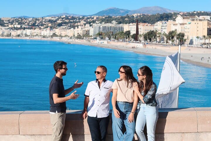 Wander- und Autofahrt-Tour am Morgen durch Nizza