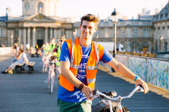 Visite en vélo de Paris au crépuscule
