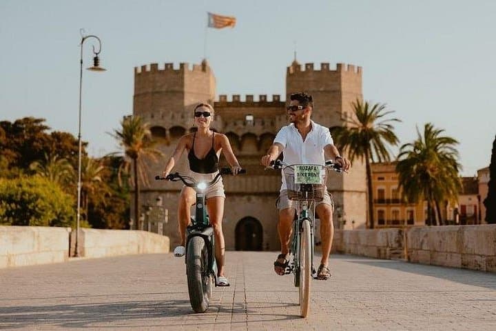 Noleggio di biciclette elettriche a Valencia al giorno