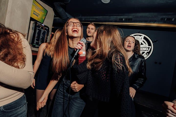 Visite des pubs à Hamburg dans le quartier de Reeperbahn — photo 5