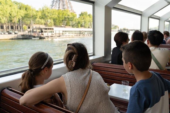 Crucero por el río Sena para niños y familias en París — foto 4