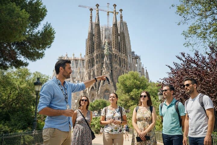 Barcelona in 1 Day: Sagrada Familia, Park Guell, Old Town — photo 3