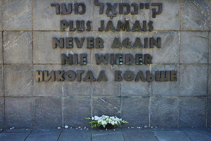 Dachau-Gedenkstätte und Stadtführung ab München — Foto 5