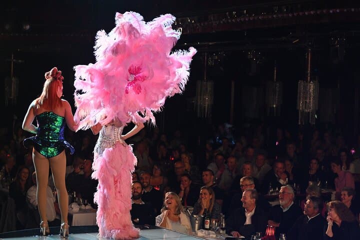 Pariser Paradis Latin Cabaret Show mit Champagner — Foto 4