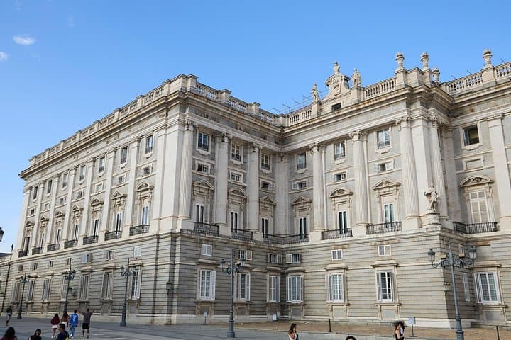 Contrastes de Madrid: Salamanca, Vallecas, Chinatown y Austrias — foto 5