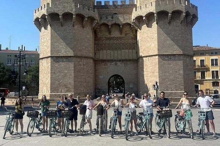 Valencia: Tour in E-Bike dal Centro Storico alla Città delle Arti — foto 2