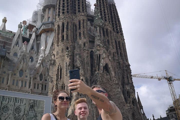 Tour guiado en grupo reducido por la Barcelona de Gaudí — foto 5