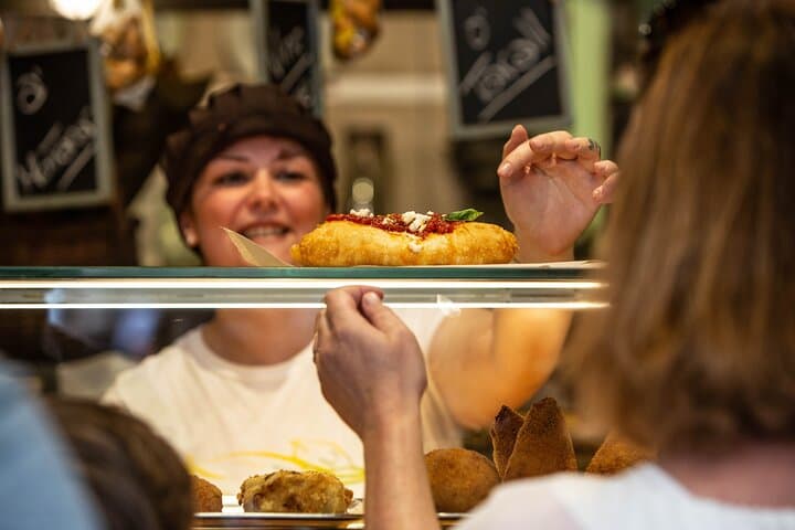Street Food Tour in Neapel mit Verkostungen — Foto 2