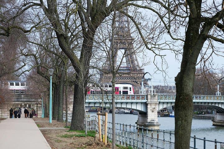 Eiffelturm Kleingruppentour mit reserviertem Zugang zur zweiten Etage — Foto 3