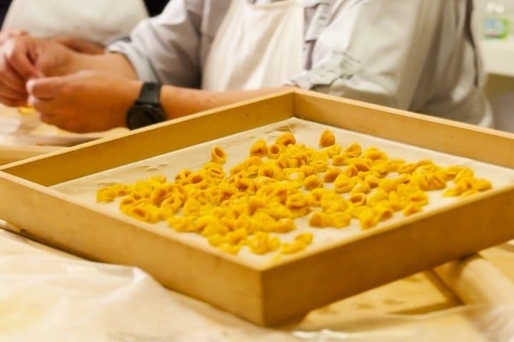 Corso di Cucina per Tortellini Fatti a Mano, Bologna — foto 5