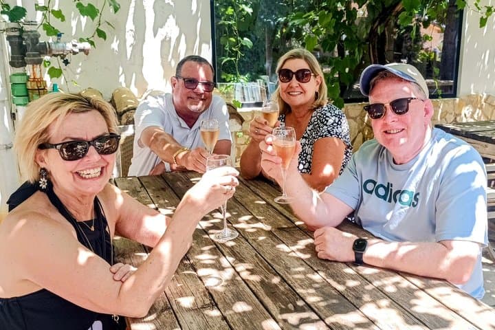 Ganztägige private Tour durch das mittelalterliche Dorf Requena und Weingut