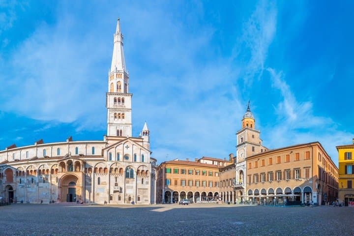 Tour Privato di Modena e Museo Ferrari da Bologna
