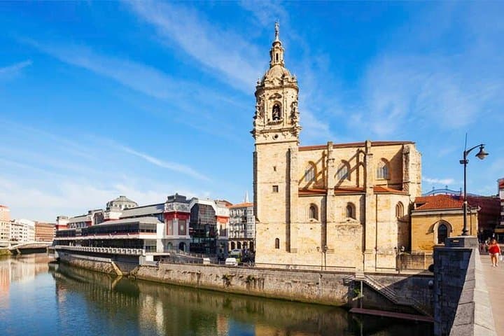 Tour de Arquitectura e Historia de Bilbao en Autobús y a Pie
