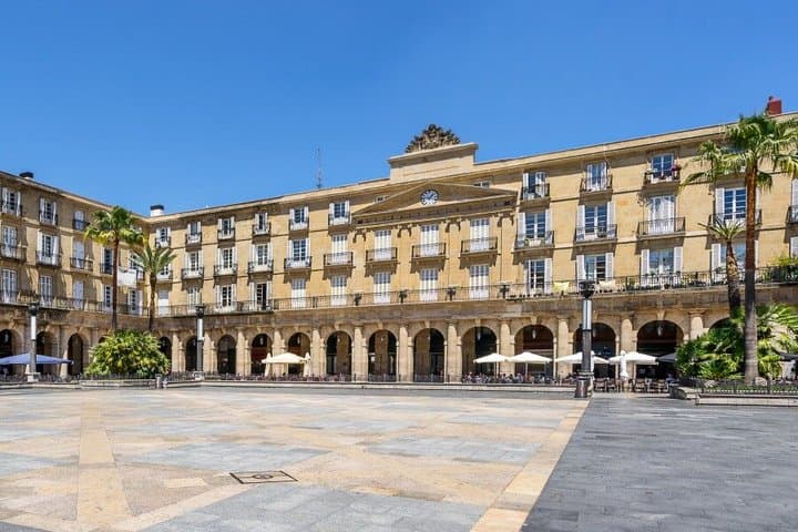 Tour de Arquitectura e Historia de Bilbao en Autobús y a Pie — foto 3