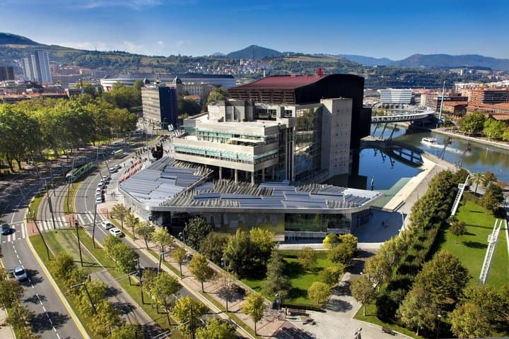 Tour de Arquitectura e Historia de Bilbao en Autobús y a Pie — foto 5