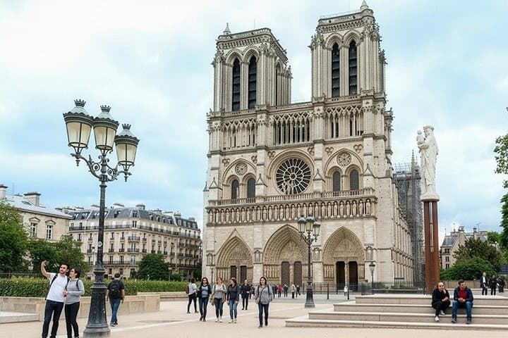 Visita Guiada a la Catedral de Notre Dame con Entrada Programada — foto 4