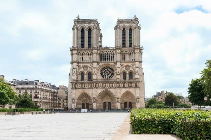 Visita Guiada a la Catedral de Notre Dame con Entrada Programada — foto 5