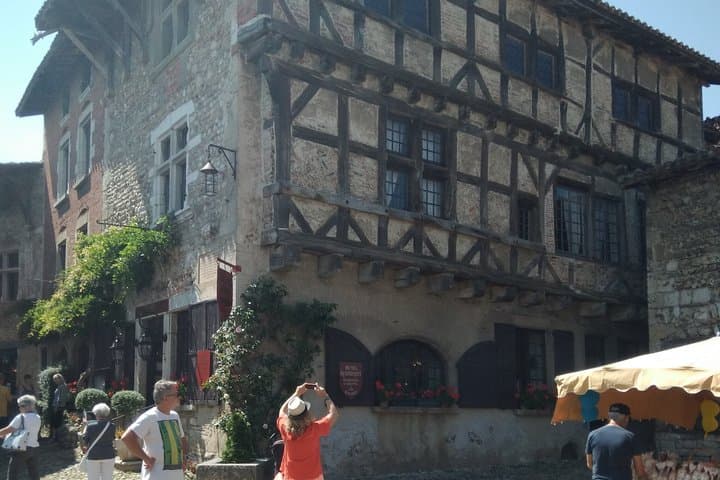 Tour Privado de Medio Día a la Ciudad Medieval de Perouges — foto 2
