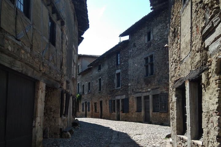 Tour Privado de Medio Día a la Ciudad Medieval de Perouges — foto 3