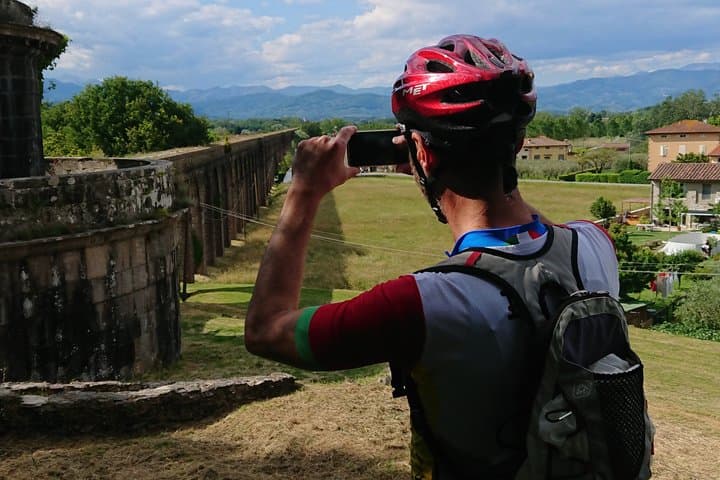 Pisa a Lucca: Giro Autoguidato lungo il Sentiero Puccini — foto 2