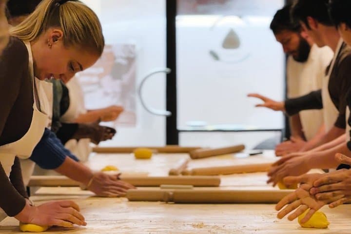 Corso di Cucina per Tortellini Fatti a Mano, Bologna — foto 2