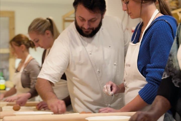 Corso di Cucina per Tortellini Fatti a Mano, Bologna — foto 4