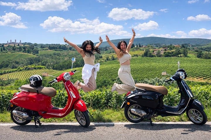 Da Firenze: Tour in Vespa in piccoli gruppi in Toscana con pranzo e vino