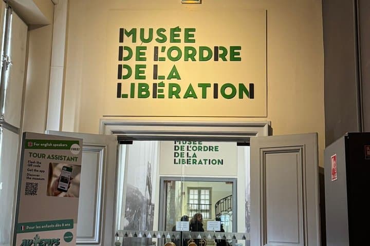 Tumba de Napoleón y Museo del Ejército en Les Invalides, París — foto 3