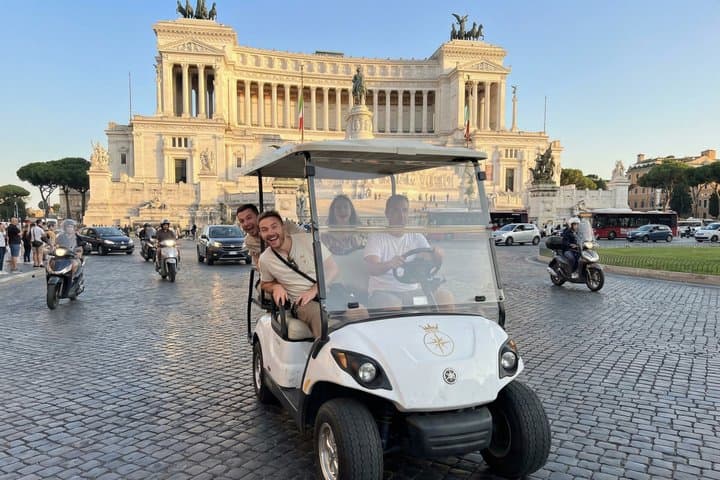 Tour in Golf Cart Privato di 3 Ore a Roma con Servizio di Prelievo e Riconsegna Inclusi — foto 1