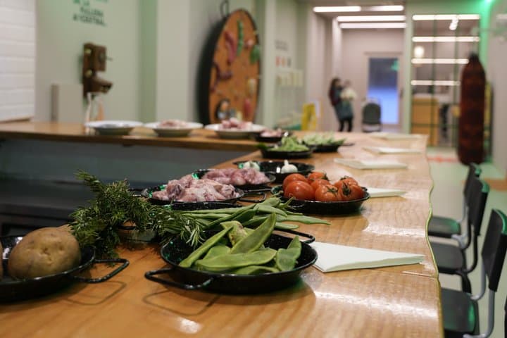 Paella-Workshop mit Marktbesuch und Olivenölverkostung — Foto 2