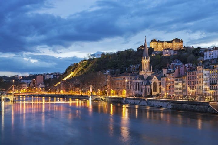 Tour Notturno Privato di Lione: Illuminazioni e Luoghi della Città